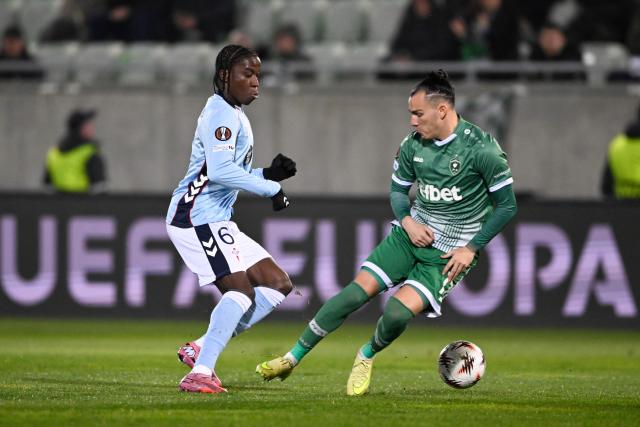 Celta Vigo's Spanish midfielder #06 Ilaix Moriba Kourouma vies with Ludogorets Razgrad's Spanish defender #17 Son during the UEFA Europa League football match between Ludogorets Razgrad and RC Celta de Vigo in Razgrad on November 27, 2025. (Photo by Nikolay DOYCHINOV / AFP)