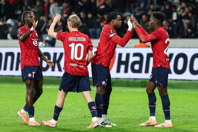 Lille's Portuguese forward #27 Felix Correia (R) celebrates with his teammates after scoring his team's first goal during the UEFA Europa League football match between Lille (LOSC) and GNK Dinamo Zagreb at the Pierre-Mauroy Stadium in Villeneuve-d'Ascq, northern France, on November 27, 2025. (Photo by Sameer Al-DOUMY / AFP)