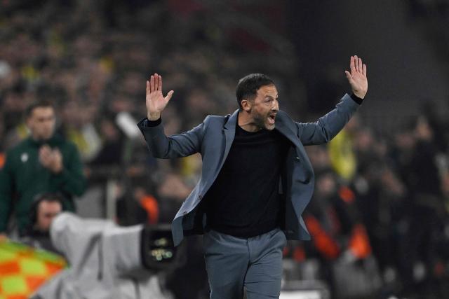 Fenerbahce's Italian head coach Domenico Tedesco gestures during the UEFA Europa League 5 round day football match between Ferencvarosi TC and Fenerbahce at the Chobani Stadium in Istanbul, on November 27, 2025. (Photo by Yasin AKGUL / AFP)