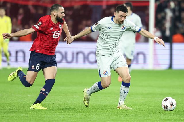 Lille's Algerian midfielder #06 Nabil Bentaleb (L) fights for the ball with Dinamo Zagreb's Albanian forward #11 Arber Hoxha during the UEFA Europa League football match between Lille (LOSC) and GNK Dinamo Zagreb at the Pierre-Mauroy Stadium in Villeneuve-d'Ascq, northern France on November 27, 2025. (Photo by Sameer Al-DOUMY / AFP)