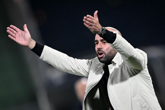 Celta Vigo's Spanish coach Claudio Giraldez reacts during the UEFA Europa League football match between PFC Ludogorets Razgrad and RC Celta de Vigo at the Ludogorets Arena in Razgrad on November 27, 2025. (Photo by Nikolay DOYCHINOV / AFP)