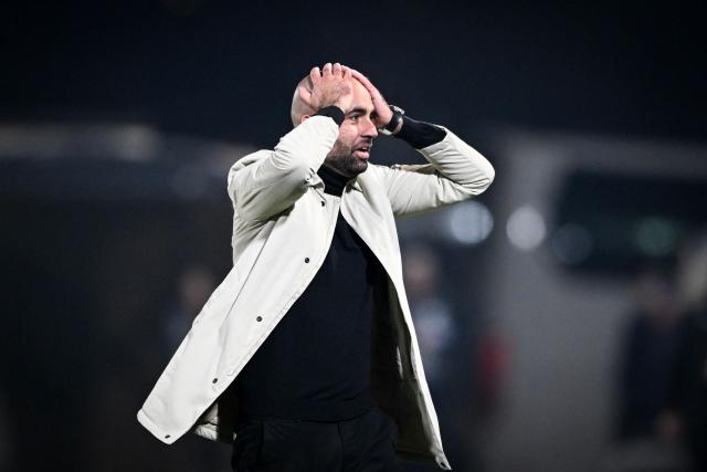 Celta Vigo's Spanish coach Claudio Giraldez reacts during the UEFA Europa League football match between PFC Ludogorets Razgrad and RC Celta de Vigo at the Ludogorets Arena in Razgrad on November 27, 2025. (Photo by Nikolay DOYCHINOV / AFP)