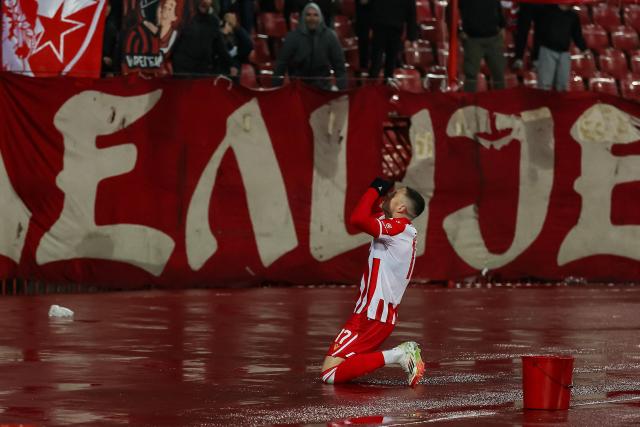 Crvena Zvezda's Brazilian forward #17 Bruno Duarte celebrates after scoring a goal during the UEFA Europa League football match between FK Crvena zvezda and Fotbal Club FCSB at the Rajko Mitic Stadium in Belgrade on November 27, 2025. (Photo by Pedja MILOSAVLJEVIC / AFP)