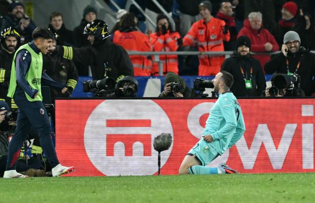 Bologna's Italian forward #10 Federico Bernardeschi celebrates scoring his team's third goal during the UEFA Europa League football match between Bologna FC 1909 and FC Red Bull Salzburg at the Renato Dall'Ara stadium in Bologna on November 27, 2025. (Photo by Stefano RELLANDINI / AFP)