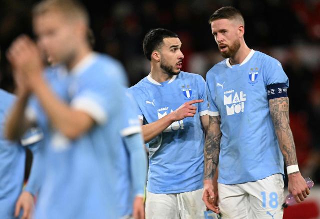 Malmo FF's Serbian defender #05 Andrej Duric (C) and Malmo FF's Swedish defender #18 Pontus Jansson (R) react after the UEFA Europa League league-stage football match between Nottingham Forest and FF Malmo at The City Ground in Nottingham, central England, on November 27, 2025. Nottingham Forest won the match 3-0. (Photo by Oli SCARFF / AFP)