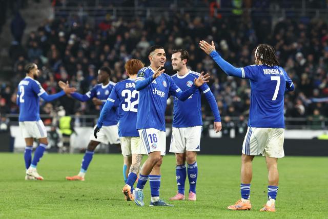 Strasbourg ’s players celebrate after winning the UEFA Europa Conference League football match between RC Strasbourg Alsace and Crystal Palace FC at the Stade de la Meinau in Strasbourg, eastern France, on November 27, 2025. (Photo by Frederick FLORIN / AFP)