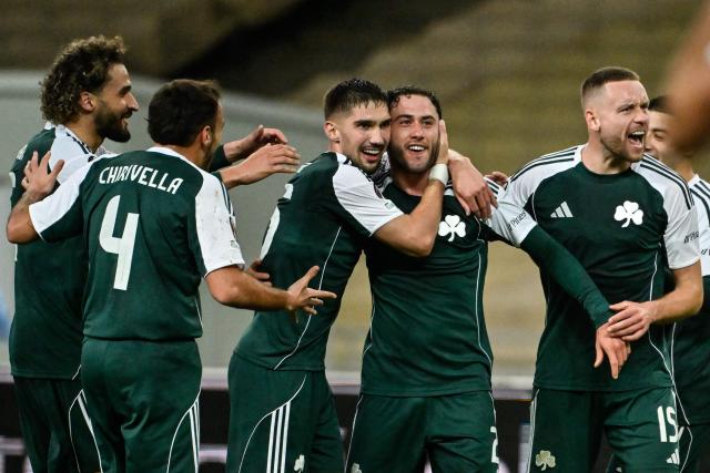 Panathinaikos' Italian defender #02 Davide Calabria (C) celebrates with teammates scoring his team's second goal during the  UEFA Europa League football match between Panathinaikos FC and SK Sturm Graz at the Apostolos Nikolaidis Stadium in Athens on November 27, 2025. (Photo by Aris MESSINIS / AFP)