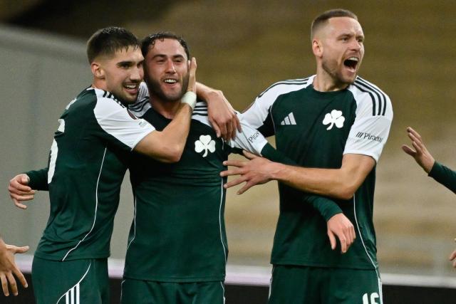 Panathinaikos' Italian defender #02 Davide Calabria (C) celebrates with teammates scoring his team's second goal during the  UEFA Europa League football match between Panathinaikos FC and SK Sturm Graz at the Apostolos Nikolaidis Stadium in Athens on November 27, 2025. (Photo by Aris MESSINIS / AFP)