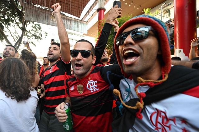 Flamengo fans cheer for their team in the streets during the "Samba Rubro-Negro" event in Lima on November 27, 2025. Flamengo will face Palmeiras in the Copa Libertadores final on November 29 in the Peruvian capital. (Photo by LUIS ACOSTA / AFP)