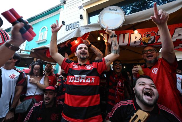Flamengo fans cheer for their team in the streets during the "Samba Rubro-Negro" event in Lima on November 27, 2025. Flamengo will face Palmeiras in the Copa Libertadores final on November 29 in the Peruvian capital. (Photo by LUIS ACOSTA / AFP)