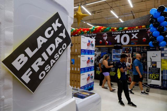 Shoppers buy during a Black Friday sale at a supermarket in Sao Paulo, Brazil on November 27, 2025. (Photo by Miguel SCHINCARIOL / AFP)