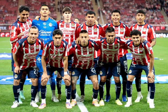 Guadalajara's players pose for a team photo ahead of the Liga MX Apertura quarter-final first leg football match between Guadalajara and Cruz Azul at the Akron Stadium in Zapopan, Mexico on November 27, 2025. (Photo by Ulises RUIZ / AFP)