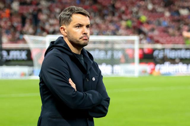 Cruz Azul's Argentine head coach Nicolas Larcamon looks on ahead of the Liga MX Apertura quarter-final first leg football match between Guadalajara and Cruz Azul at the Akron Stadium in Zapopan, Mexico on November 27, 2025. (Photo by Ulises RUIZ / AFP)
