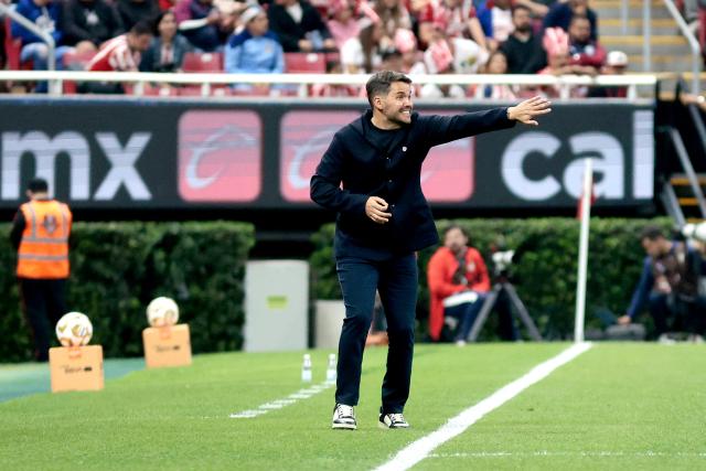 Cruz Azul's Argentine head coach Nicolas Larcamon gestures during the Liga MX Apertura quarter-final first leg football match between Guadalajara and Cruz Azul at the Akron Stadium in Zapopan, Mexico on November 27, 2025. (Photo by Ulises RUIZ / AFP)