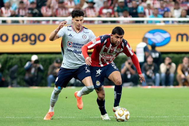 Cruz Azul's defender #02 Jorge Sanchez (L) and Guadalajara's defender #05 Bryan Gonzalez (R) fight for the ball during the Liga MX Apertura quarter-final first leg football match between Guadalajara and Cruz Azul at the Akron Stadium in Zapopan, Mexico on November 27, 2025. (Photo by Ulises RUIZ / AFP)