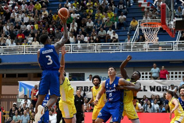 Venezuela's Yeferson Guerra shoots during the FIBA Basketball World Cup 2027 Americas qualifiers Group C match between Colombia and Venezuela at the Coliseo Evangelista Mora in Cali, Colombia, on November 27, 2025. (Photo by Joaquín SARMIENTO / AFP)