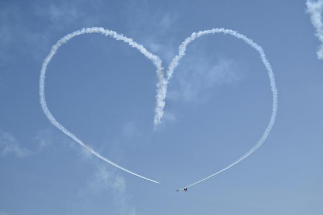 The Marksmen aerobatic team from South Africa performs during the Aero Asia 2025 in Zhuhai, in southern China's Guangdong province on November 28, 2025. Aero Asia 2025 is an international aviation and aerospace exhibition that runs between November 27 and 30. (Photo by Hector RETAMAL / AFP)
