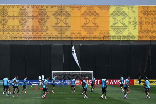 Flamengo's players take part in a training session on the eve of the Copa Libertadores final football match between Brazil's Palmeiras and Flamengo in Lima on November 28, 2025. (Photo by ERNESTO BENAVIDES / AFP)