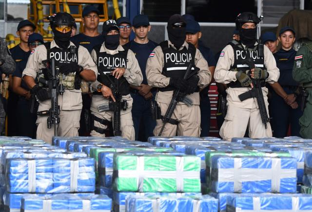 Costa Rican police stand guard next cocaine packs in Alajuela, Costa Rica on November 28, 2015. Costa Rican police, supported by the US Coast Guard, seized more than four tons of cocaine in the Pacific, in an operation that authorities described as "historic". (Photo by EZEQUIEL BECERRA / AFP)