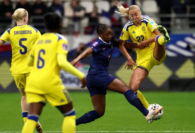 Sweden's defender #22 Elma Junttila Nelhage (R) fights for the ball with France's midfielder #11 Kadidiatou Diani during the Women's Nations League third place playoff first leg football match between France and Sweden at Auguste-Delaune stadium in Reims, on November 28, 2025. (Photo by FRANCK FIFE / AFP)