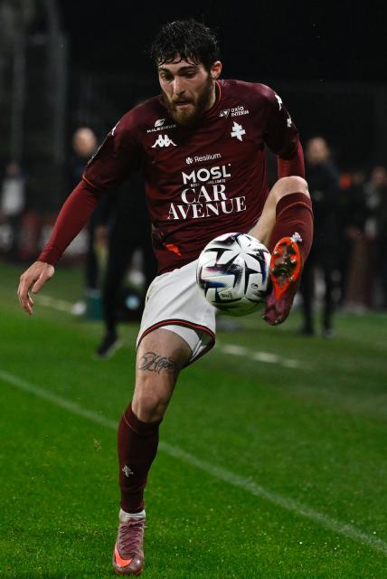 Metz's Georgian forward #07 Giorgi Tsitaishvili controls the ball during the French L1 football match between FC Metz and Stade Rennes at the Stade Saint-Symphorien in Metz, eastern France, on November 28, 2025. (Photo by Jean-Christophe VERHAEGEN / AFP)