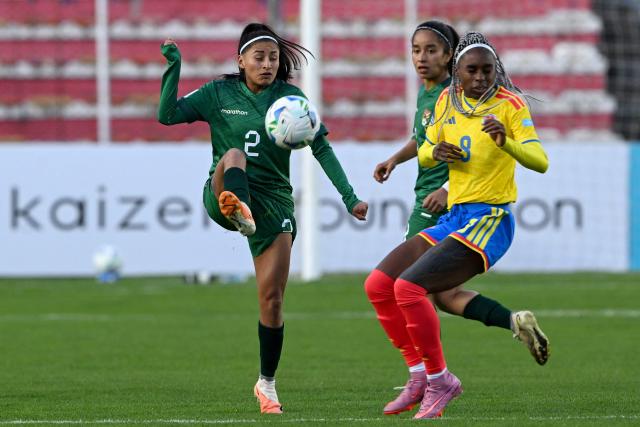 Bolivia's defender #2 Karen Rodriguez kicks the ball past Colombia's midfielder #08 Marcela Restrepo during the Conmebol Women's Nations League 2025-26 football match between Bolivia and Colombia at the Hernando Siles Stadium in La Paz on November 28, 2025. (Photo by Aizar RALDES / AFP)