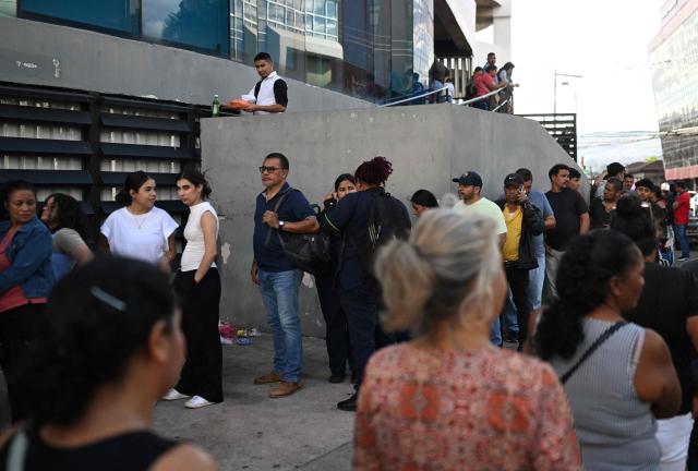 People queue to obtain their IDs to vote in the presidential election in tegucigalpa on November 28, 2025. Honduras will hold presidential elections on November 30. (Photo by MARVIN RECINOS / AFP)