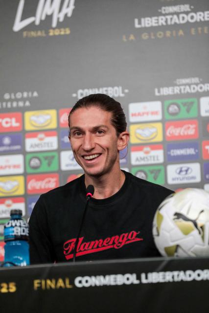 Flamengo's head coach Filipe Luis smiles during a press conference on the eve of the all Brazilian Copa Libertadores final football match between Palmeiras and Flamengo in Lima on November 28, 2025. (Photo by Connie FRANCE / AFP)