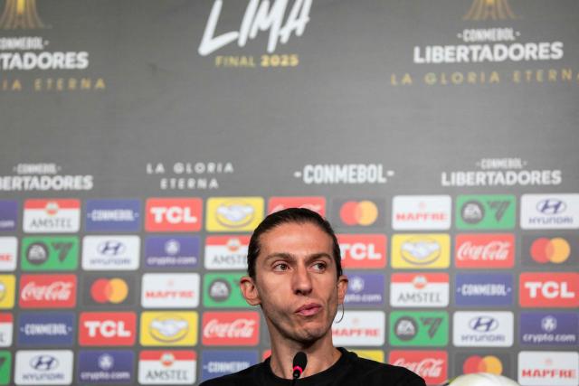 Flamengo's head coach Filipe Luis gestures during a press conference on the eve of the all Brazilian Copa Libertadores final football match between Palmeiras and Flamengo in Lima on November 28, 2025. (Photo by Connie FRANCE / AFP)