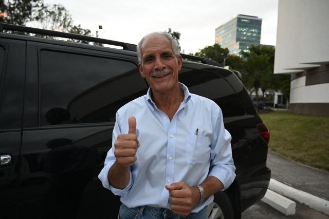 Honduran presidential candidate and businessman Nasry Asfura of the opposition National Party gives a thumbs-up as he leaves after a meeting with business leaders in Tegucigalpa on November 28, 2025. Asfura told AFP that he has "no connection whatsoever" with former president Juan Orlando Hernandez, who is imprisoned in the United States on drug trafficking charges and was pardoned on Friday by President Donald Trump. (Photo by Orlando SIERRA / AFP)