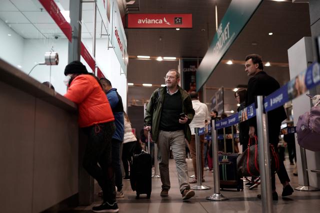 Passengers are pictured at El Dorado airport in Bogota on November 28, 2025. Colombian airline Avianca reported on Friday "significant" disruptions to its flights due to a required Airbus software update affecting 70 percent of the company's fleet. (Photo by Sergio Yate / AFP)