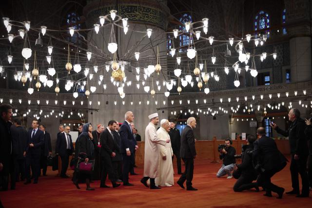 Pope Leo XIV visits the Sultan Ahmed Mosche (Blue Mosche), in Istanbul on November 29, 2025. (Photo by BERK OZKAN / AFP)