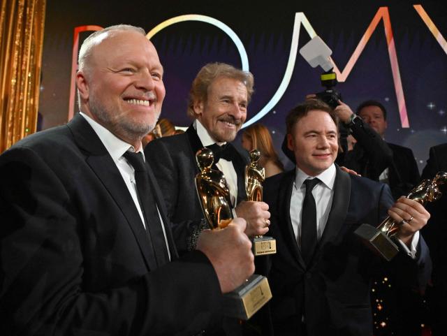 German host and entertainer Stefan Raab (L), German host and entertainer Thomas Gottschalk (C) and German comedian and actor Michael Herbig pose with their trophies during the award ceremony of the Kurier Romy Gala in Kitzbühel, Austria on November 28, 2025. (Photo by BARBARA GINDL / APA / AFP) / Austria OUT