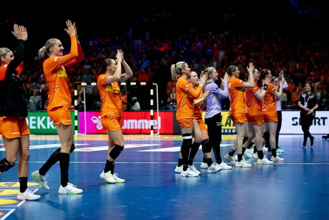 Netherlands' players celebrate after winning the Women's Handball World Championship Group E handball match between the Netherlands and Argentina in Rotterdam on November 28, 2025. (Photo by Iris van den Broek / ANP / AFP) / Netherlands OUT