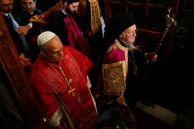 Pope Leo XIV (L) and Patriarch Bartholomew I (C) arrive for the doxology at the Patriarchal Church of Saint George, in Istanbul on November 29, 2025. (Photo by Andreas SOLARO / AFP)