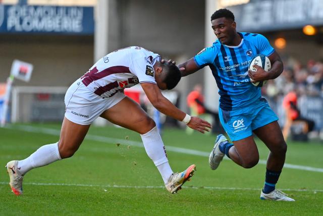 Montpellier’s French wing Maлl Moustin (R) runs to scores a try during the French Top14 rugby union match between Montpellier Herault Rugby and Union Bordeaux-Begles (UBB) at the GGL Stadium in Montpellier, southern France on November 29, 2025. (Photo by Sylvain THOMAS / AFP)