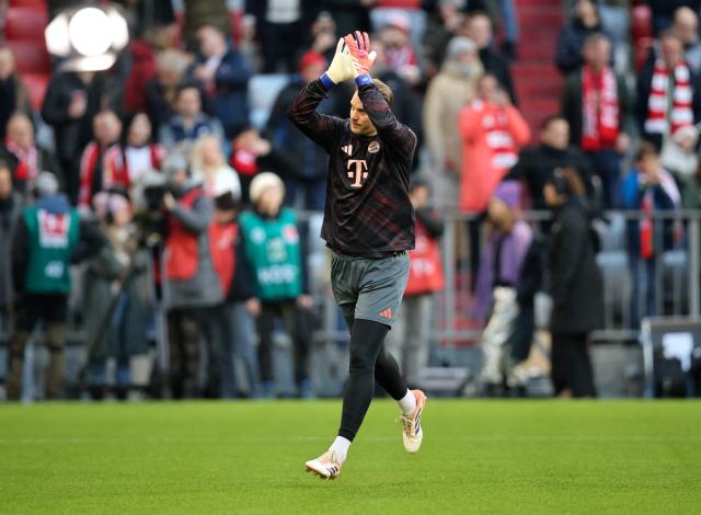 Bayern Munich's German goalkeeper #01 Manuel Neuer cheers to supporters before the German first division Bundesliga football match between FC Bayern Munich and FC St Pauli in Munich, southern Germany on November 29, 2025. (Photo by Alexandra BEIER / AFP) / DFL REGULATIONS PROHIBIT ANY USE OF PHOTOGRAPHS AS IMAGE SEQUENCES AND/OR QUASI-VIDEO
