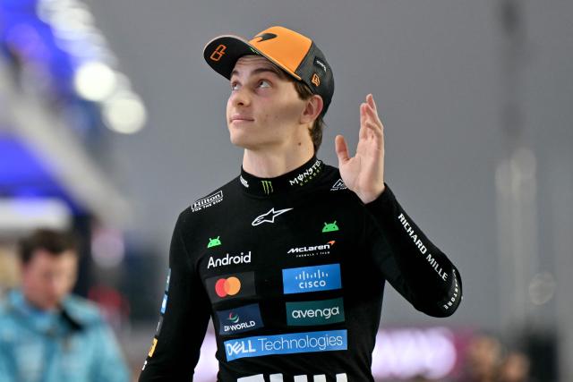 McLaren's Australian driver Oscar Piastri waves to the fans prior the sprint race ahead of the Formula One Qatar Grand Prix at the Lusail International Circuit in Lusail on November 29, 2025. (Photo by Andrej ISAKOVIC / AFP)