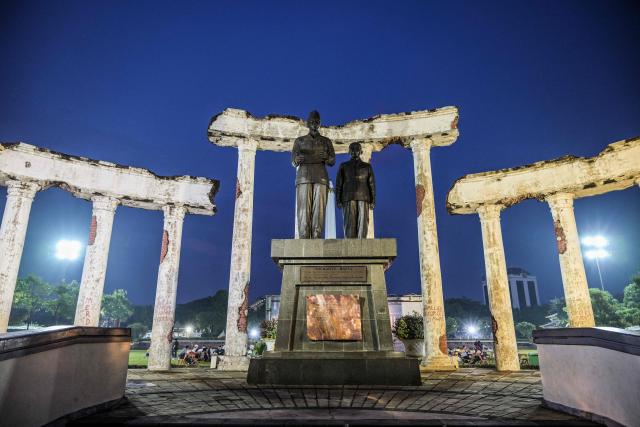 Statues of Indonesia’s first president Soekarno and first vice president Mohammad Hatta are erected at the entrance to the Heroes Monument, near the 10 November Museum in Surabaya on November 29, 2025. (Photo by Juni KRISWANTO / AFP)