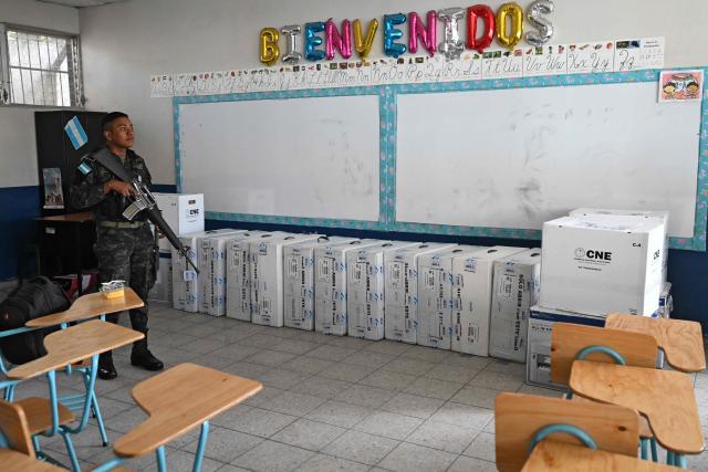 A soldier custodies boxes with electoral material at a polling station in Tegucigalpa, on November 29, 2025, a day before the presidential election. (Photo by MARVIN RECINOS / AFP)