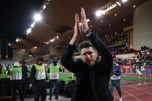 Monaco's Belgian head coach Sebastien Pocognoli thansk supporters at the end of the French L1 football match between AS Monaco and Paris Saint-Germain (PSG) at the Stade Louis II in the Principality of Monaco on November 29, 2025. (Photo by Valery HACHE / AFP)