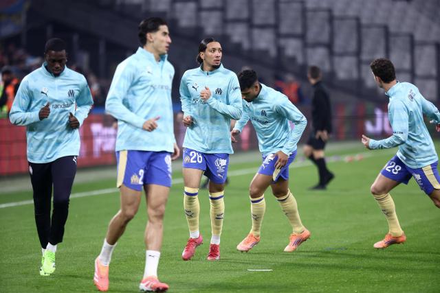 Marseille's US forward #22 Timothy Weah (L) and Marseille's French midfielder #26 Bilal Nadir (3rd L) warm up before the French L1 football match between Olympique de Marseille (OM) and Touloue FC (TFC) at the Stade Velodrome in Marseille, southern France, on November 29, 2025. (Photo by Alex MARTIN / AFP)