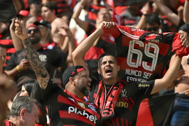 Brazil's Flamengo fans cheer before the all Brazilian Copa Libertadores final football match between Palmeiras and Flamengo at Monumental 'U' Marathon stadium in Lima on November 29, 2025. (Photo by Luis ACOSTA / AFP)