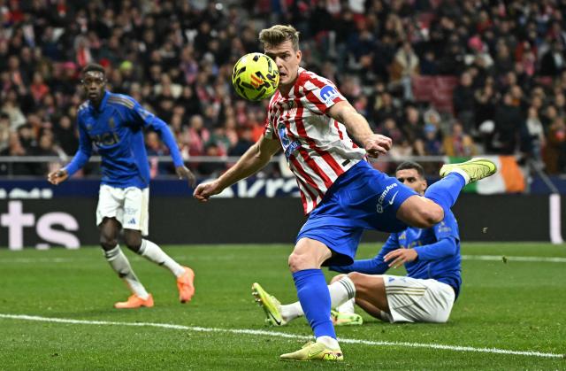 Atletico Madrid's Norwegian forward #09 Alexander Sorloth scores his team's second goal during the Spanish League football match between Club Atletico de Madrid and Real Oviedo at Metropolitano Stadium in Madrid on November 29, 2025. (Photo by Javier SORIANO / AFP)