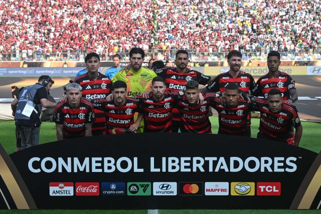 Flamengo team pose for a team photo ahead of the all Brazilian Copa Libertadores final football match between Palmeiras and Flamengo at Monumental 'U' Marathon stadium in Lima on November 29, 2025. (Photo by ERNESTO BENAVIDES / AFP)