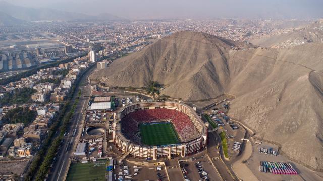 TOPSHOT - This aerial view shows the all Brazilian Copa Libertadores final football match between Palmeiras and Flamengo at Monumental 'U' Marathon stadium in Lima on November 29, 2025. (Photo by Renato PAJUELO / AFP)