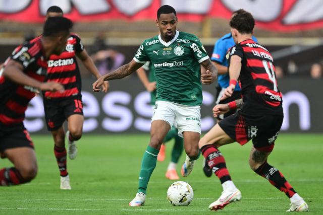 Palmeiras' forward #40 Allan (L) and Flamengo's defender #04 Leo Pereira (R) fight for the ball during the all Brazilian Copa Libertadores final football match between Palmeiras and Flamengo at Monumental 'U' Marathon stadium in Lima on November 29, 2025. (Photo by ERNESTO BENAVIDES / AFP)