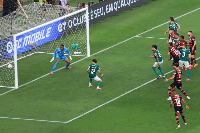 TOPSHOT - Flamengo's defender #13 Danilo heads and scores his team's first goal during the all Brazilian Copa Libertadores final football match between Palmeiras and Flamengo at Monumental 'U' Marathon stadium in Lima on November 29, 2025. (Photo by Connie FRANCE / AFP)