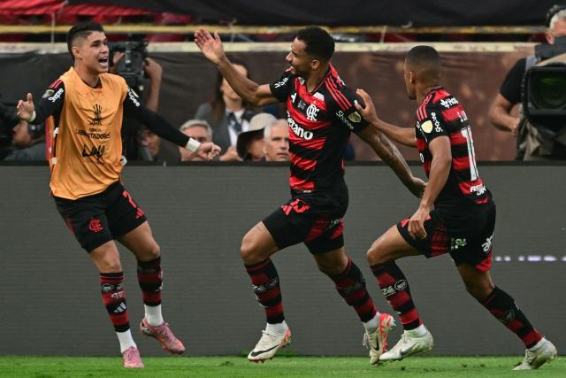 Flamengo's defender #13 Danilo (C) celebrates scoring his team's first goal during the all Brazilian Copa Libertadores final football match between Palmeiras and Flamengo at Monumental 'U' Marathon stadium in Lima on November 29, 2025. (Photo by ERNESTO BENAVIDES / AFP)
