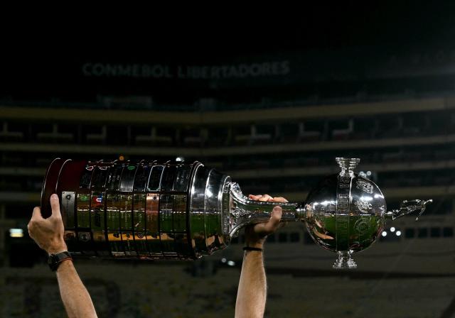 Flamengo's head coach Filipe Luis lifts the trophy after winning the all Brazilian Copa Libertadores final football match between Palmeiras and Flamengo at Monumental 'U' Marathon stadium in Lima on November 29, 2025. (Photo by Luis ACOSTA / AFP)